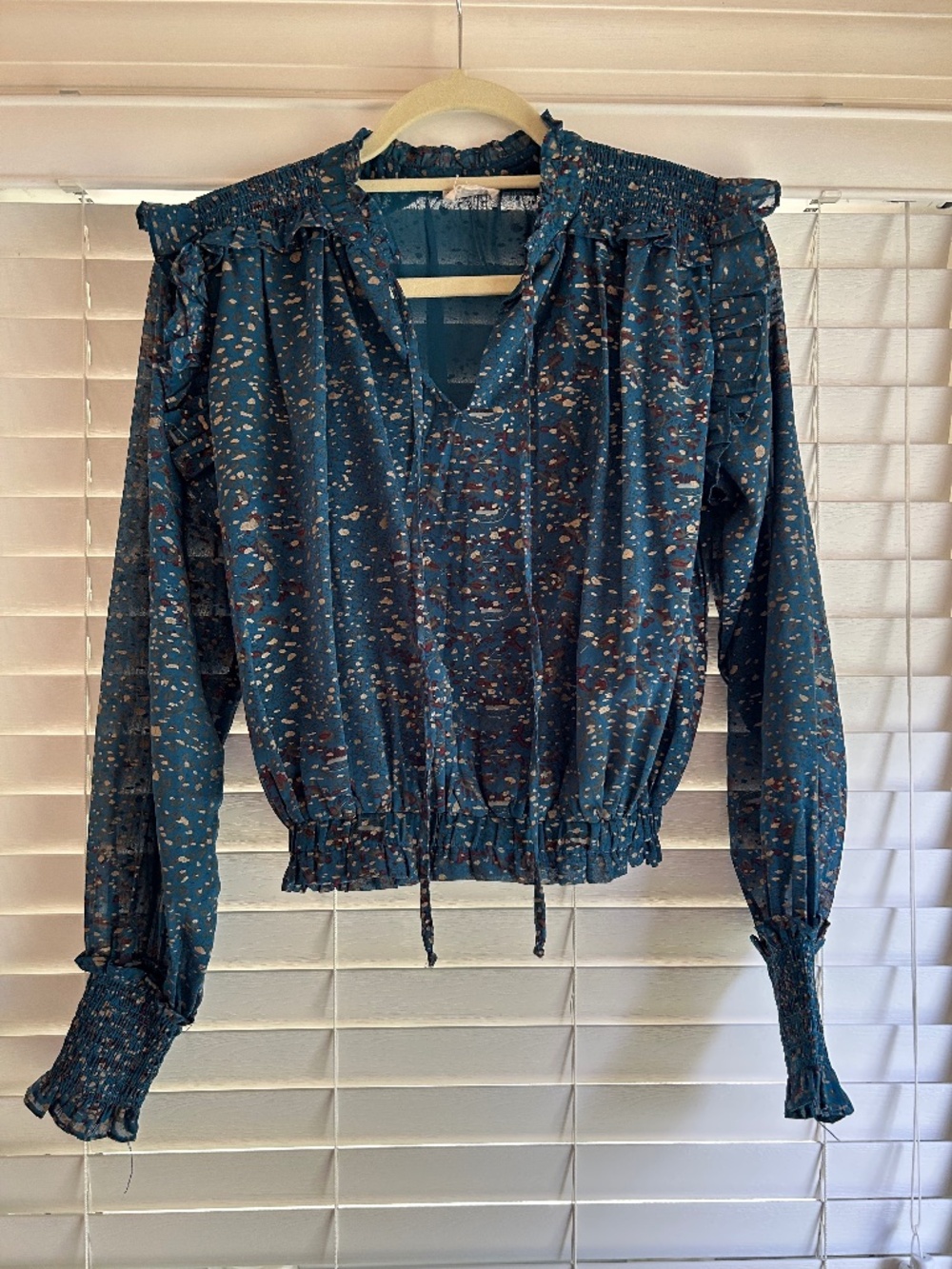 Elan Women’s Blouse Size XS Multicolor Blue Brown Cream V-neck